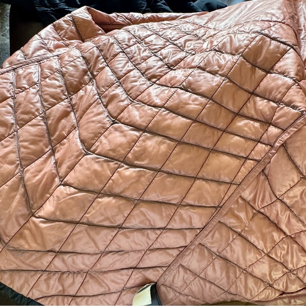 The North Face Women's Shiny Quilted Thermoball Puffer Jacket - Picture 7 of 7